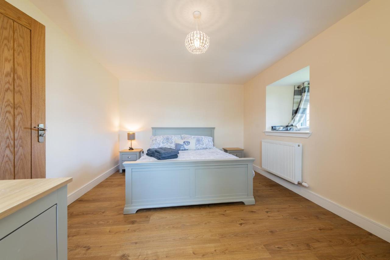 Nether Newton - Sleeps 12, Hottub, Sauna, Private Garden Newmilns Eksteriør billede